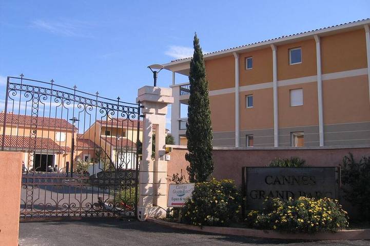 Apartamento de vacaciones para 6 personas, con jardín además de balcón y piscina - 1