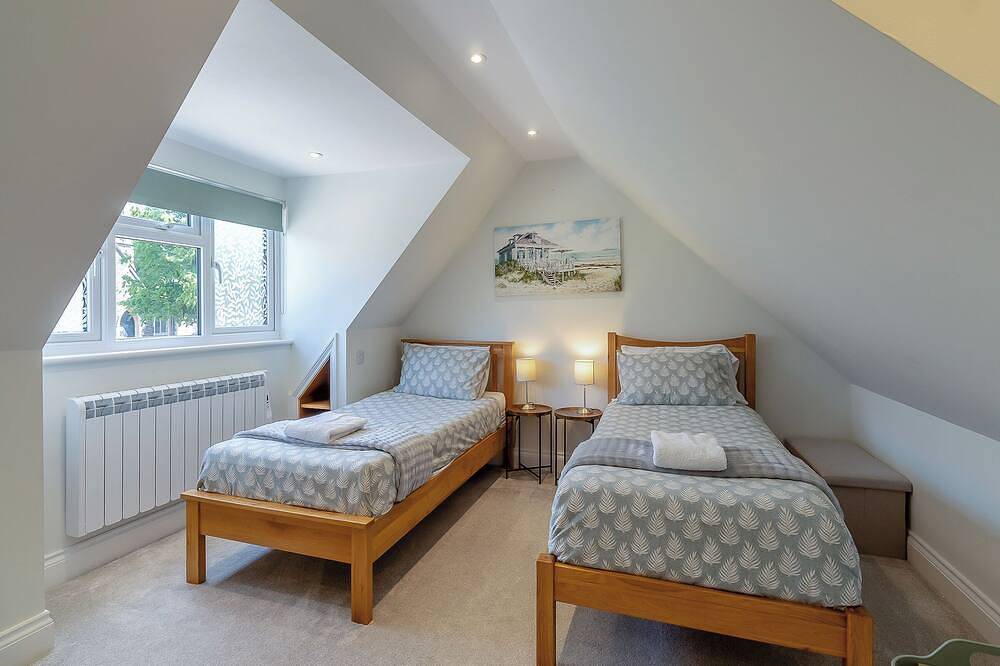 Olive Breeze is a bright spacious property in the old part of Felixstowe. in Felixstowe, Suffolk