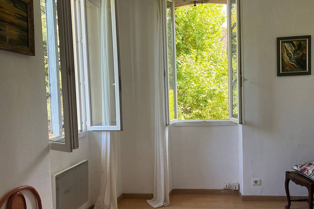 Holiday Home 'Romaine' with Private Terrace and Wi-Fi in La Roque-d'Anthéron, Aix-en-Provence region
