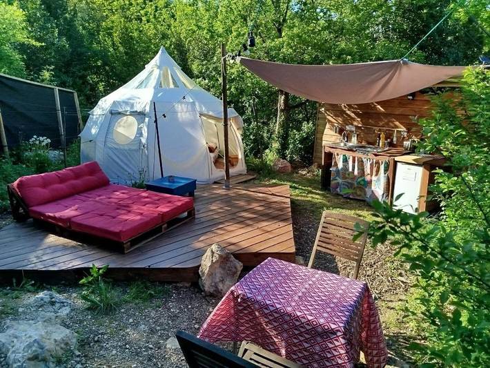 Gîte pour 2 personnes, avec vue ainsi que terrasse et jardin à Saint-Laurent-le-Minier - 4