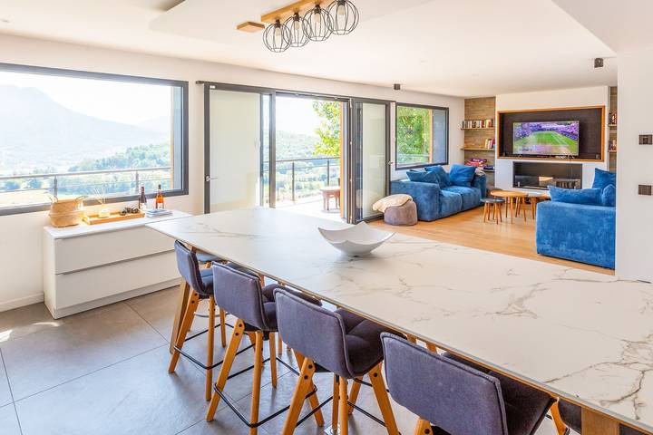 Location de vacances pour 10 personnes, avec terrasse et jardin, animaux acceptés à Talloires - 4