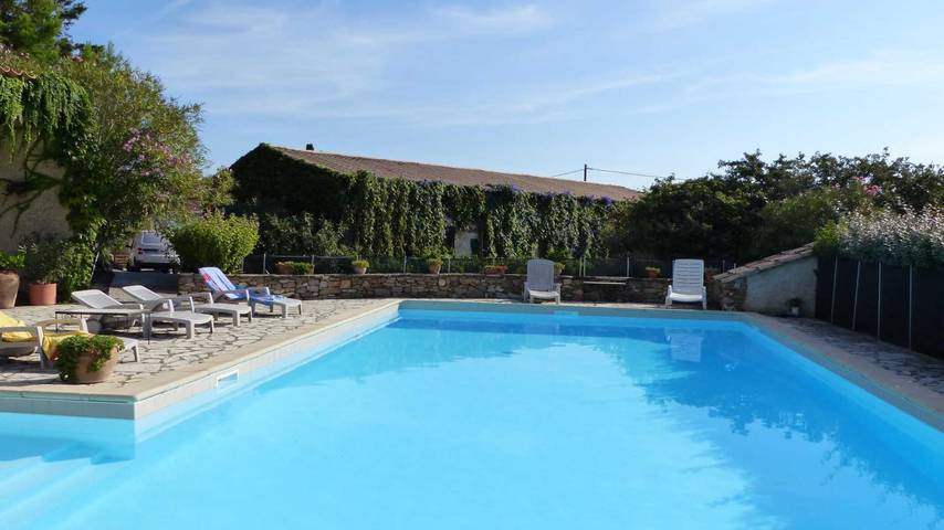 Gîte pour 4 personnes, avec piscine et jardin, animaux acceptés