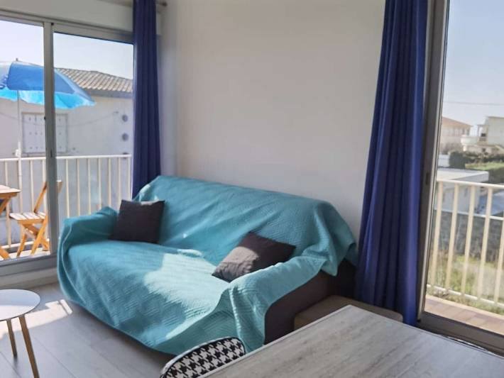 Entire studio, Modern studio, close to beach and shops, sunny terrace in Marseillan-Plage, Marseillan