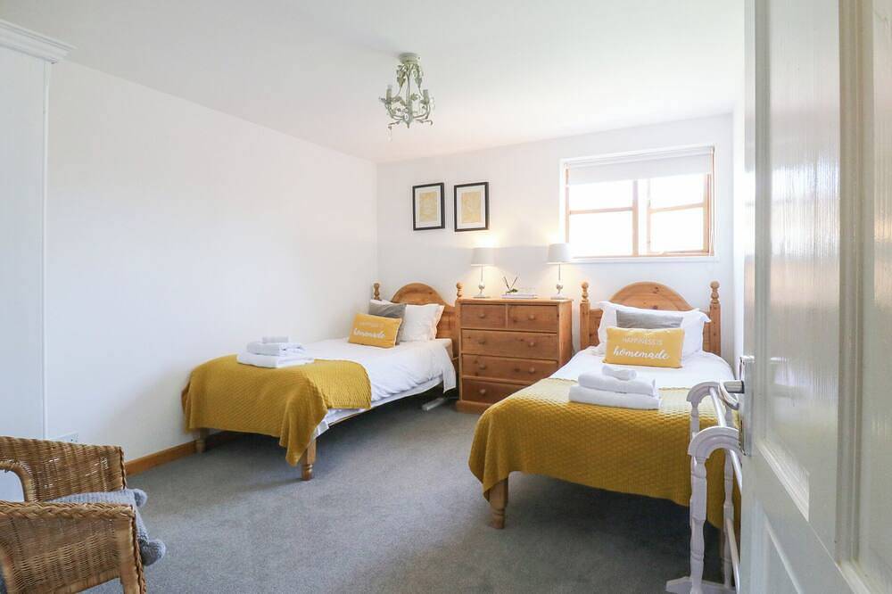 Bb House, family friendly, with a garden in Roxhill Manor Farm in Marston Moretaine, Central Bedfordshire