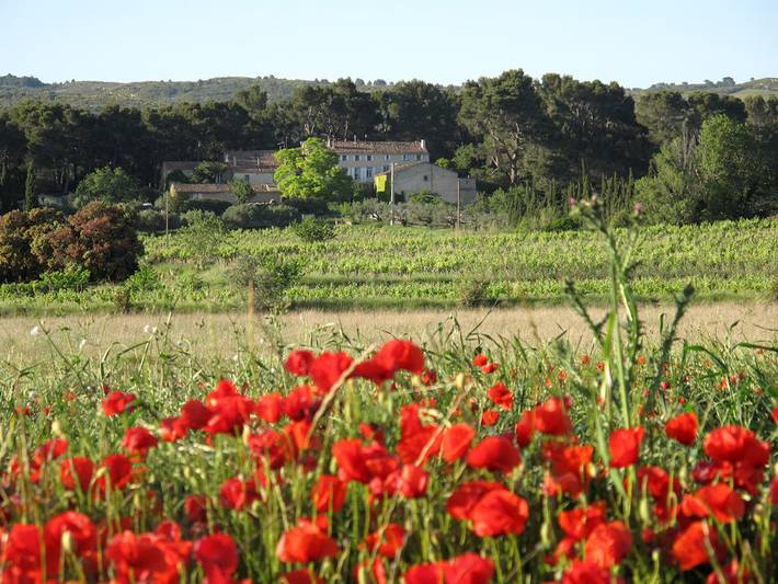 Gîte pour 8 personnes, avec jardin et piscine à Azillanet