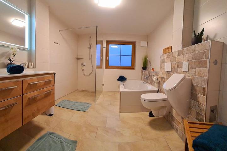 Ganze Wohnung, FeWo Hipp Nr. 2 - 95m² Neubau im Eg mit Terrasse und Bergblick in Top Lage in Halblech, Bayerisch Schwaben