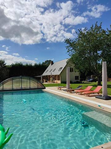 Gîte pour 11 personnes, avec jardin ainsi que terrasse et piscine à La Lande-Saint-Léger