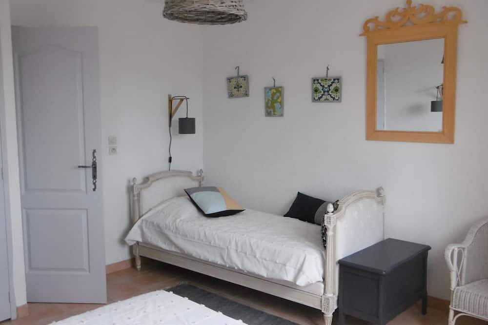 Ganze Wohnung, Unabhängiges Ferienhaus in privatem Haus in Ceyreste, 10 Minuten von den Stränden entfernt in Ceyreste, Marseille und Umgebung