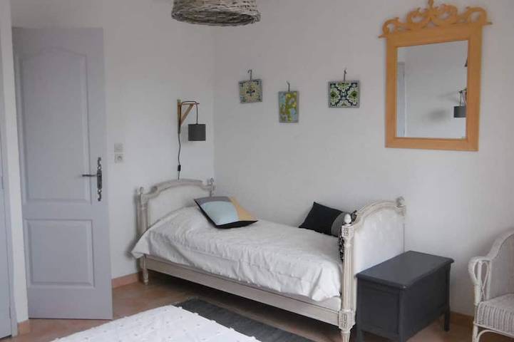 Gîte pour 5 personnes, avec piscine ainsi que jardin et terrasse à Ceyreste - 4