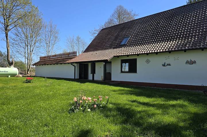 Ferienhaus für 18 Personen, mit Terrasse und Garten in Neu Poserin