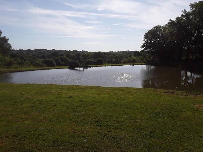 Location de vacances pour 4 personnes, avec piscine et jardin ainsi que vue et vue sur le lac à Lubersac - 3