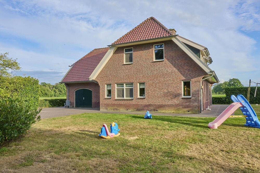 Mooie boerderij met grote tuin en speelzolder in Neede, Gelderland