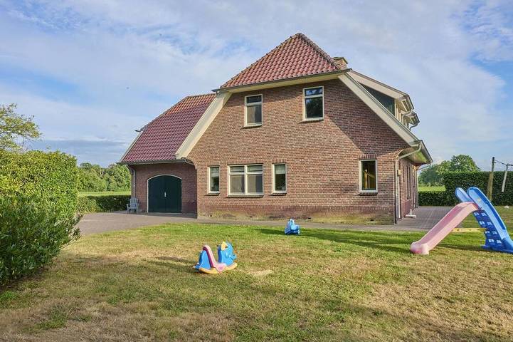 Vakantiehuis voor 13 personen, with terras and tuin as well as whirlpool - 1