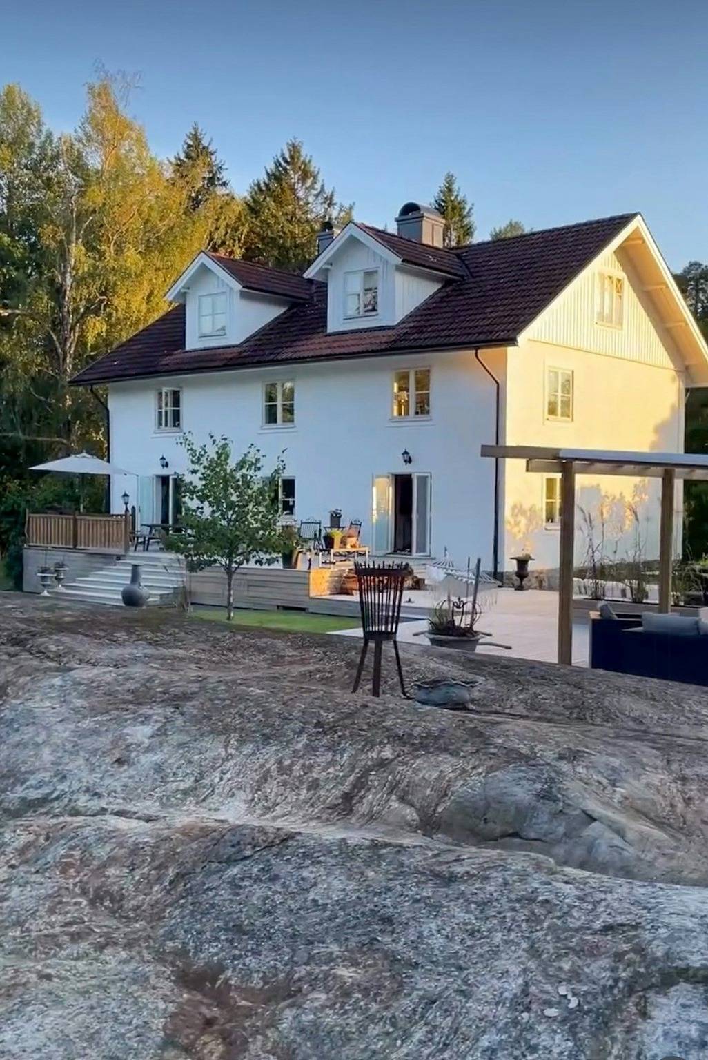 1800er-Haus mit Pool in der Nähe eines Sees bei Stensättra in Huddinge, Schwedische Ostsee