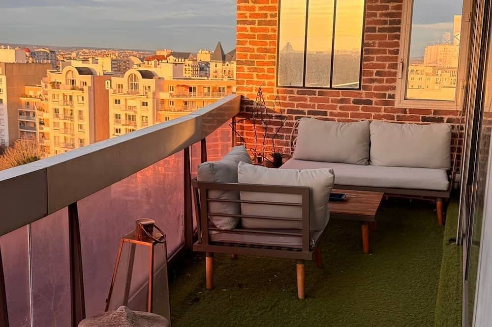 Entire apartment, Lovely 3-room apartment with swimming pool in Puteaux in Puteaux, Hauts-de-Seine