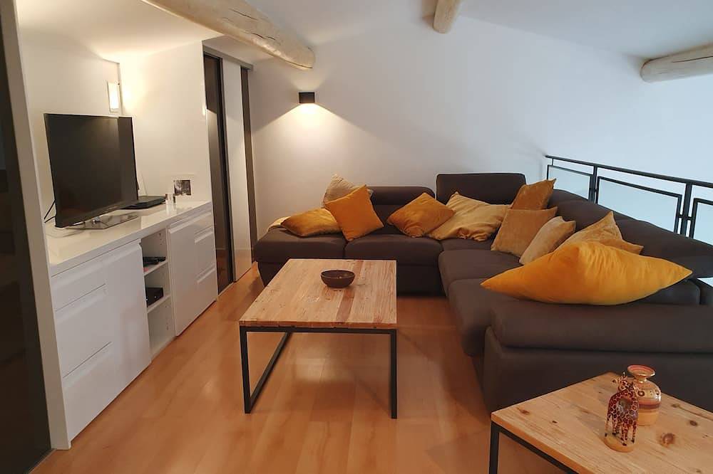 Appartement entier, Charmant Appartement  duplex dans maison de village au cœur de la Provence 160m2 in Pierrevert, Parc naturel régional du Luberon
