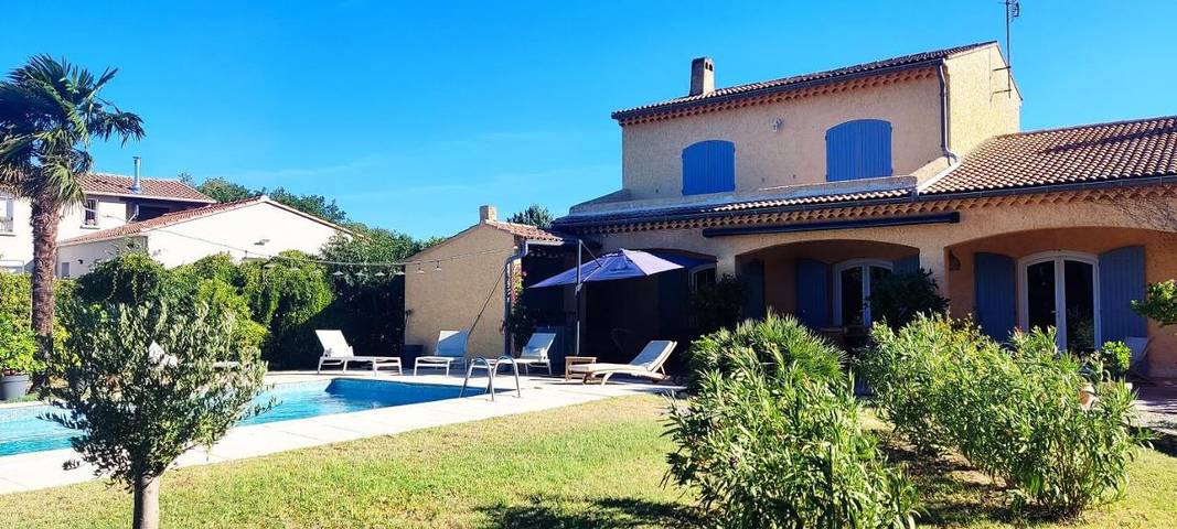 Chambre d’hôte pour 2 personnes, avec piscine ainsi que jardin et terrasse