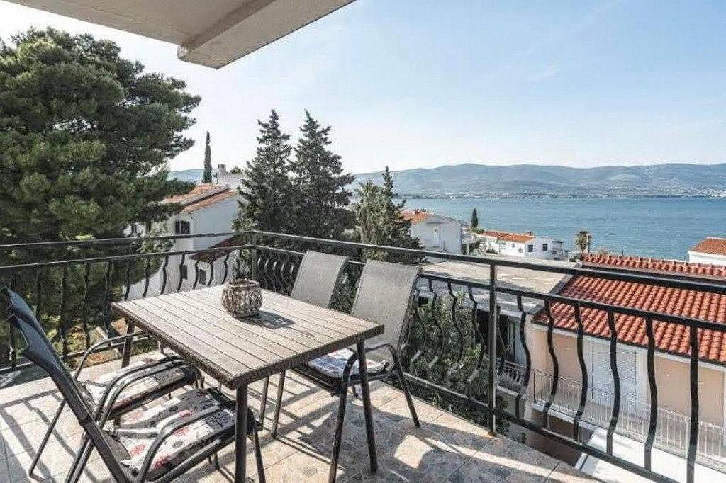 Ganze Wohnung, 2-Zimmer-Ferienwohnung mit Terrasse und Meerblick Slatine, Ciovo A-9433-b in Ciovo