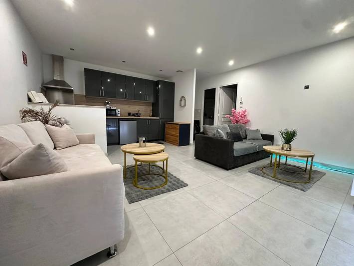 Gîte pour 9 personnes, avec balcon/terrasse et terrasse à Freneuse