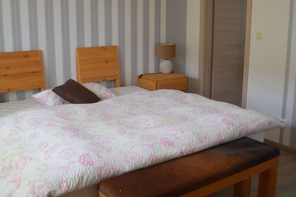 Ganze Wohnung, ! Top ! Ferien-Apartment - modern & perfekt für 2 bis 4 Erwachsene (+ Not-Sofa) in Waren (Müritz), Müritz