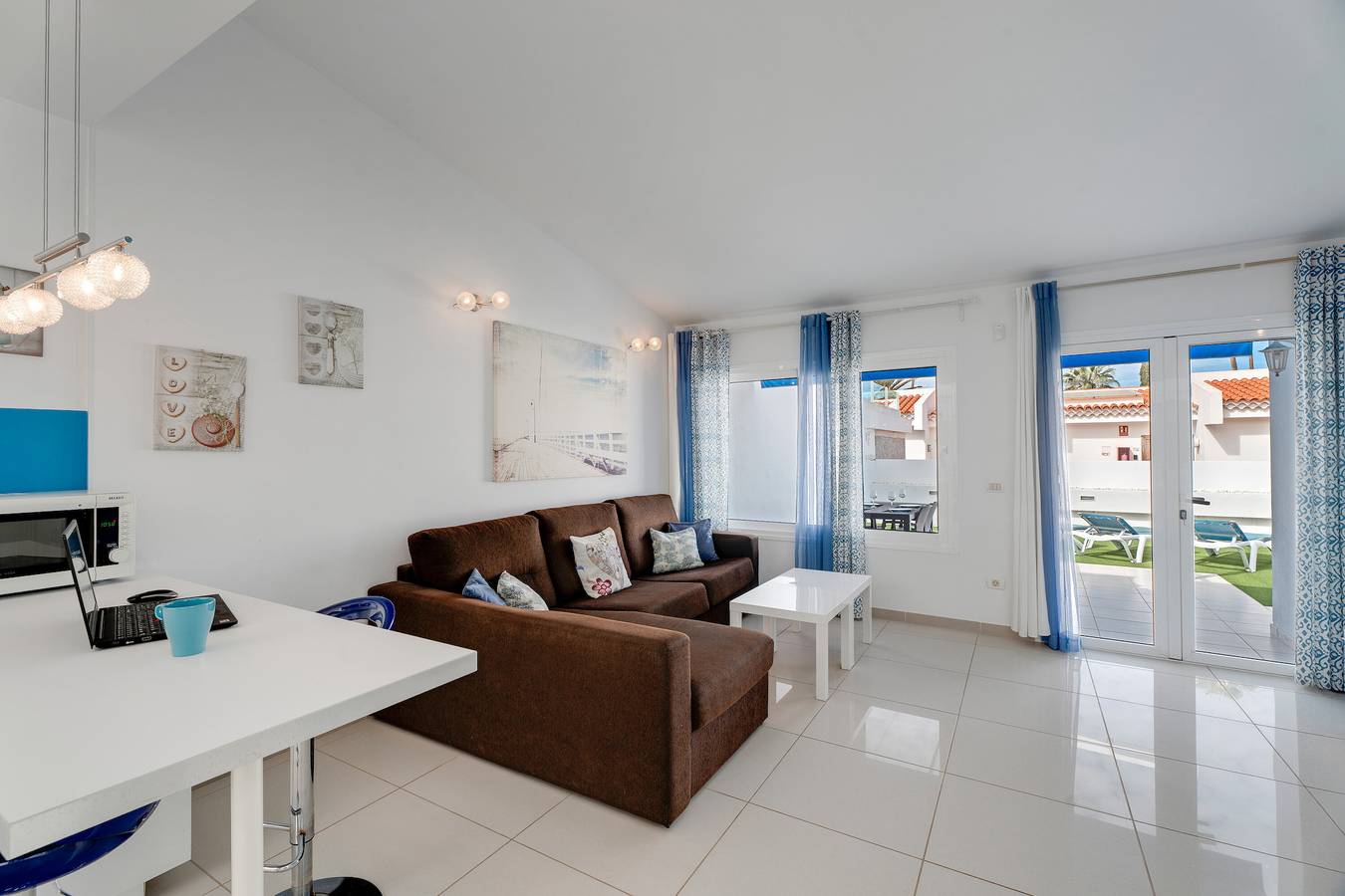 Apartamento entero, Vacaciones "Costa Adeje Paradise" con piscina privada, Wi-Fi y aire acondicionado in San Eugenio Bajo, Adeje
