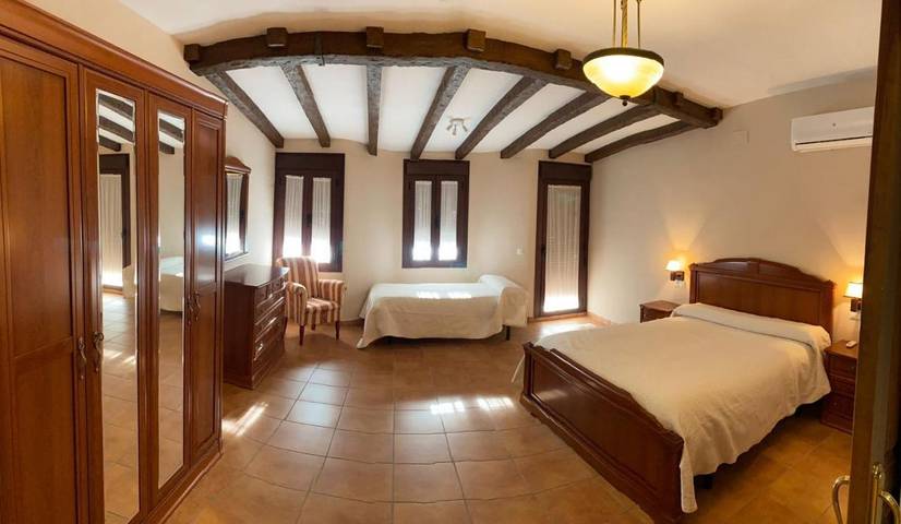 Location de vacances pour 11 personnes, avec jardin et piscine, animaux acceptés à Baena - 2