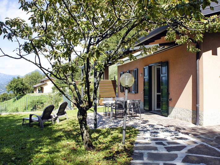 Location de vacances pour 4 personnes, avec Terrasse ainsi que Jardin et Vue sur le lac dans Perledo