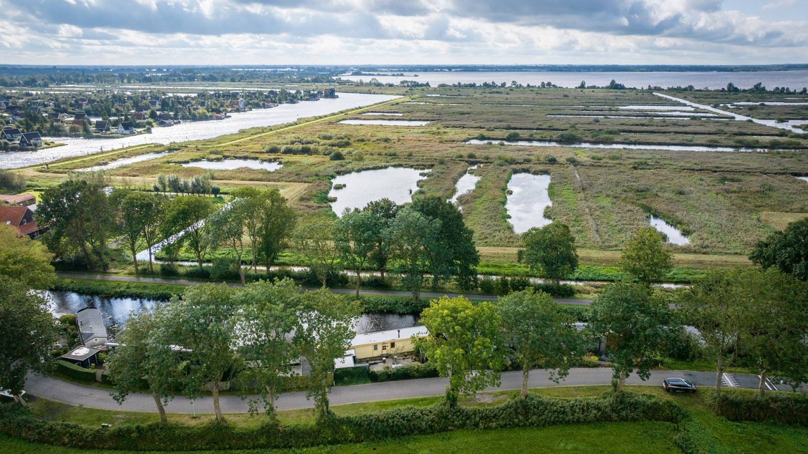 Prachtig gelegen 2-persoons woonboot in Giethoorn met uitzicht op de Weerribben-Wieden in Giethoorn, Nationaal Park Weerribben-Wieden