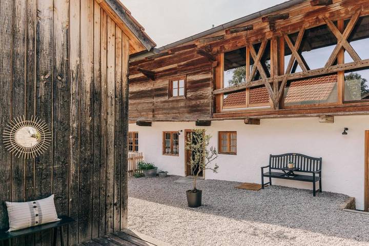 Ferienhaus für 11 Personen, mit Balkon und Terrasse sowie Garten und Sauna in Eurasburg