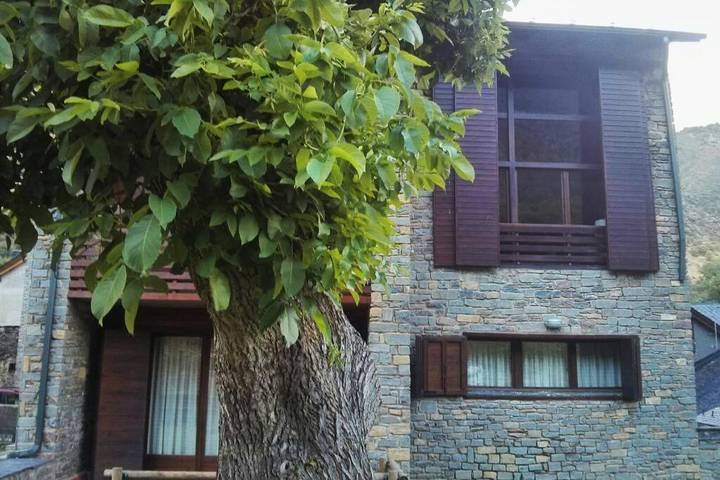 Gîte pour 6 personnes, avec vue et jardin à Alins - 4