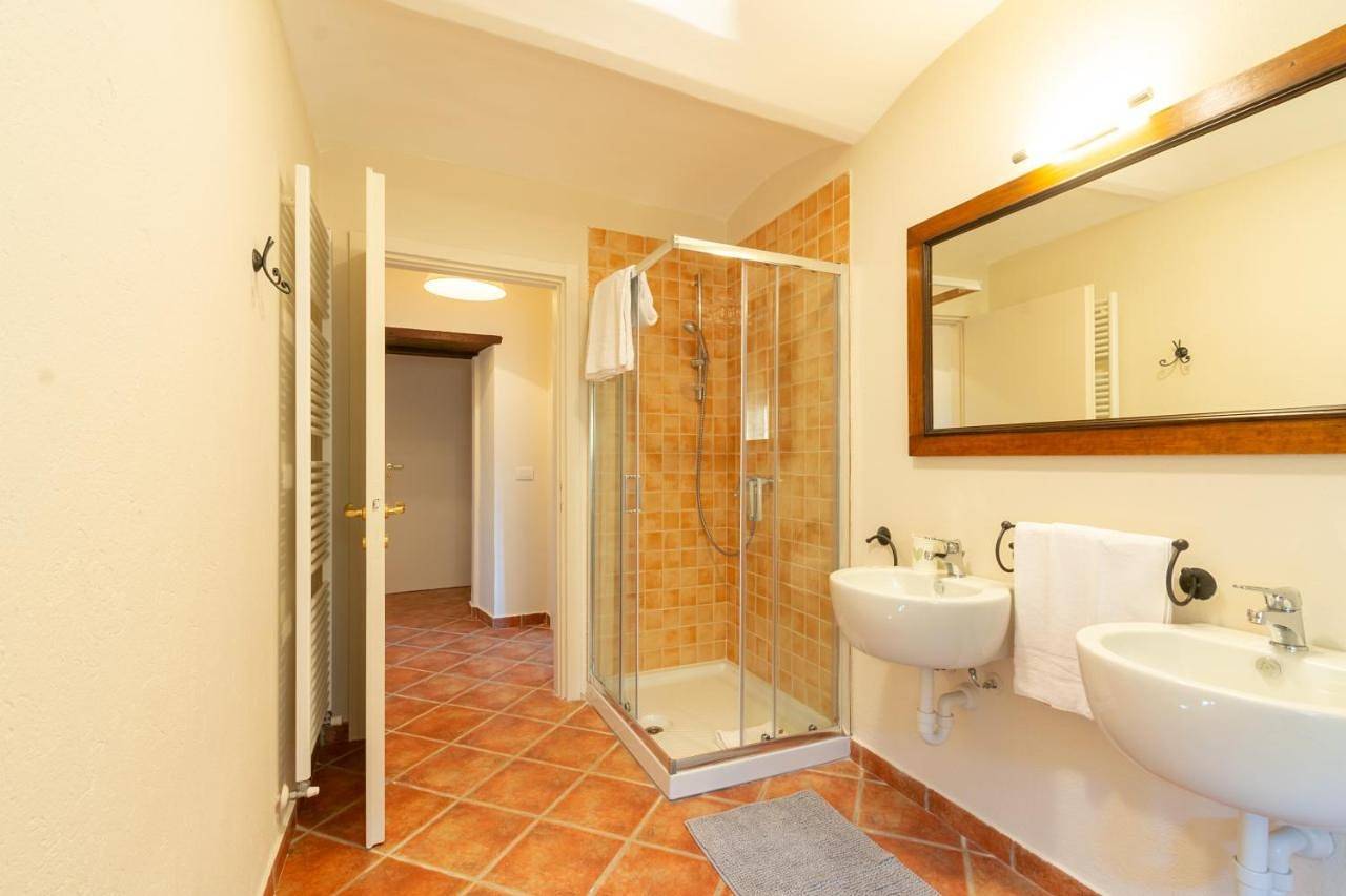 Quattrovigne - Country House in Mango , Langhe