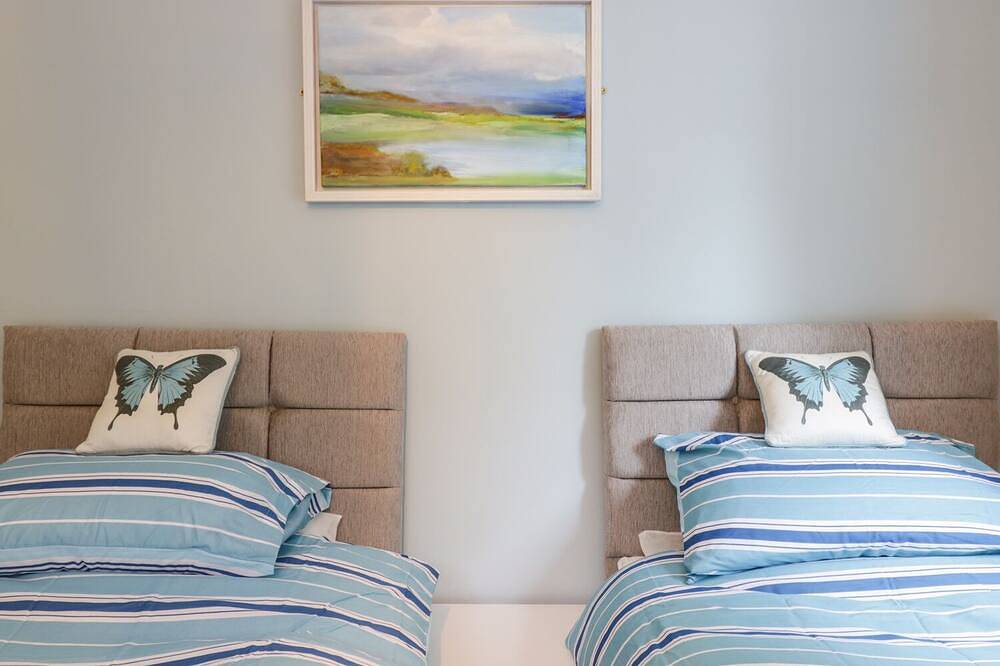 Entire apartment, Tanglewood, family friendly, character holiday cottage in Rhos-On-Sea in Rhos on Sea, Conwy region