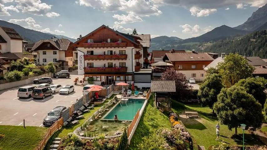 Hütte für 2 Personen, mit Garten und Sauna sowie Pool in Haus