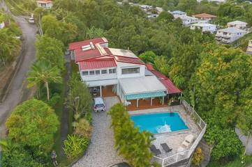 Chambre d’hôte pour 2 personnes, avec jardin et vue ainsi que terrasse et piscine en Martinique