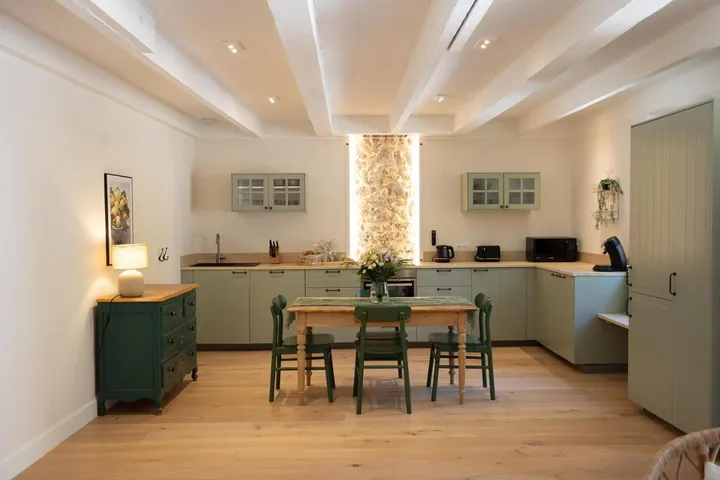Apartamento de vacaciones para 4 personas, con vistas además de piscina y jardín - 1