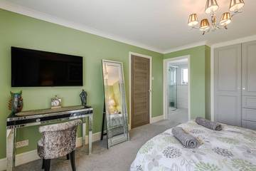 Holiday Rental for 8 People in Milford-on-Sea, Hampshire, Photo 3