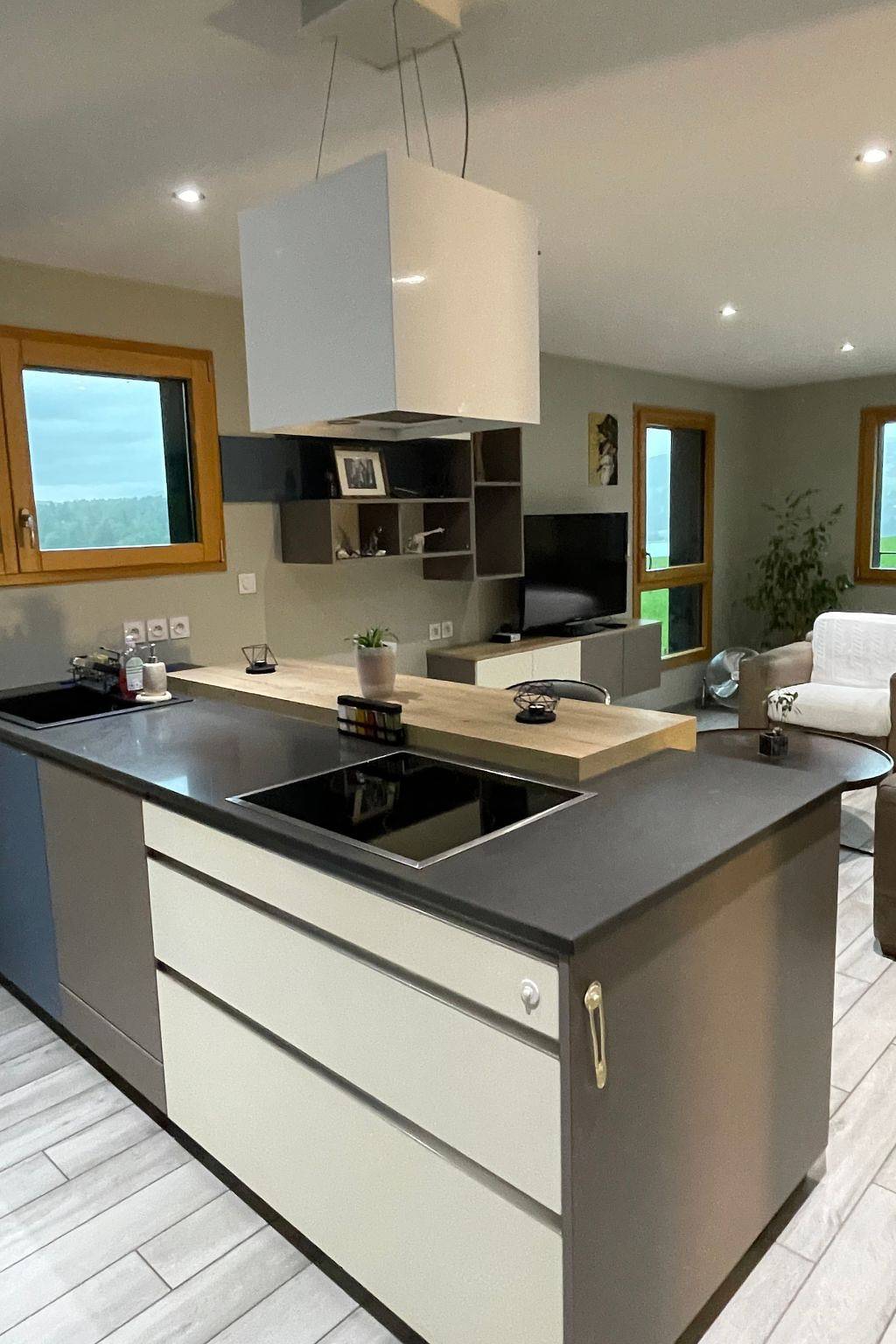 Ganze Wohnung, Das ruhige Les Grangettes mit Seeblick in Mouthe-Lac et Mont d’Or, Doubs