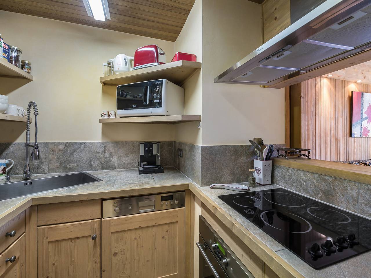 Entire apartment, Family duplex apartment near slopes in Courchevel with parking in Courchevel 1650 (Moriond), Saint-Bon-Tarentaise