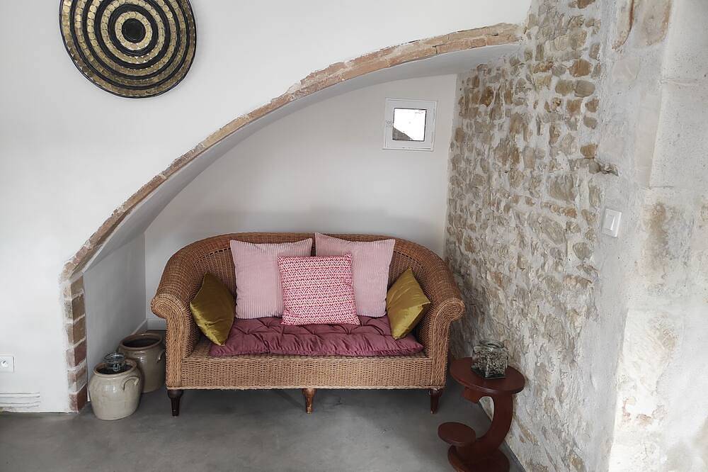 Jolie Maison A Salazac, le Mas des 2 Vallées, 4 Chambres 8 Personnes et piscine in Salazac, Région de Nîmes