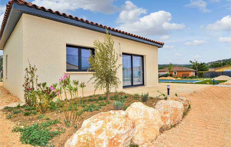 Location de vacances pour 6 personnes, avec piscine ainsi que jardin et terrasse à Salavas - 2