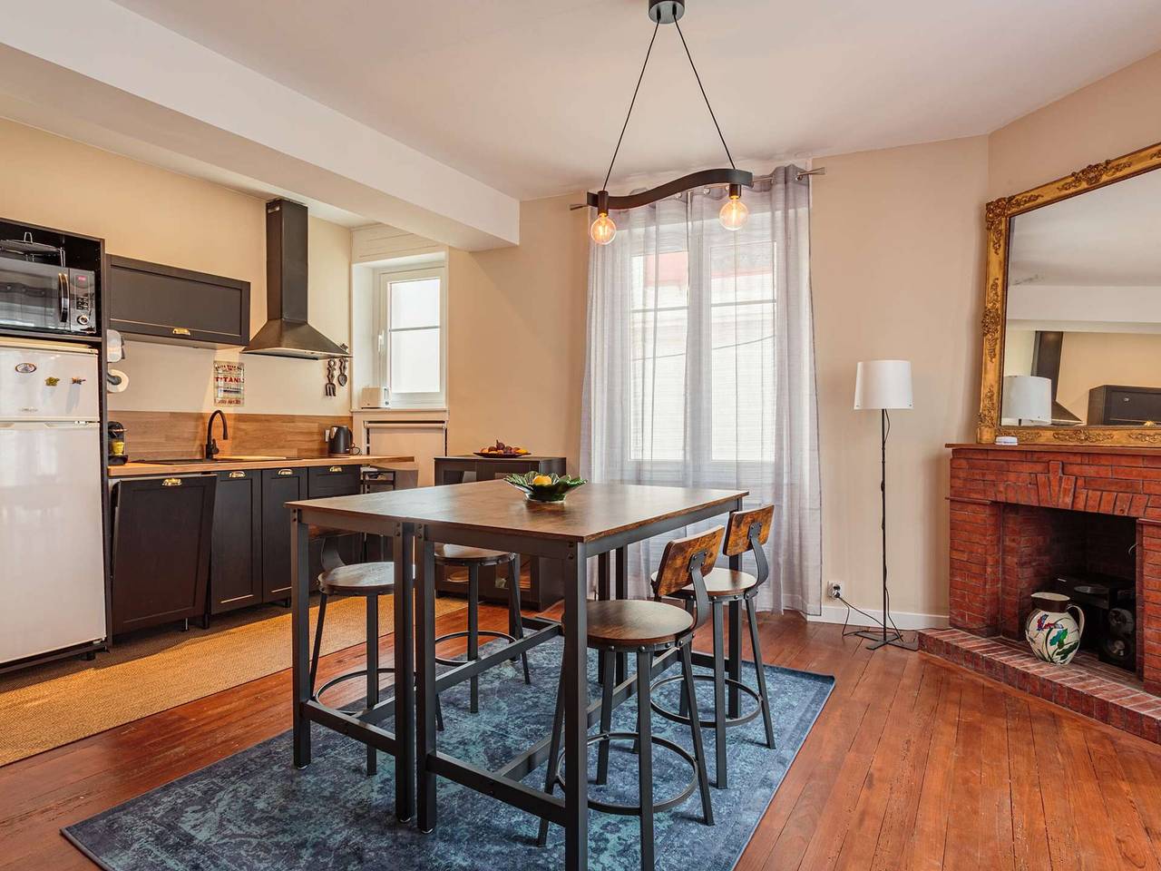 Appartement entier, Bel appartement moderne à 2 pas de la plage et rue piétonne, centre-ville, calme, Wifi inclus in Saint-Jean-de-Luz, Région de Bayonne