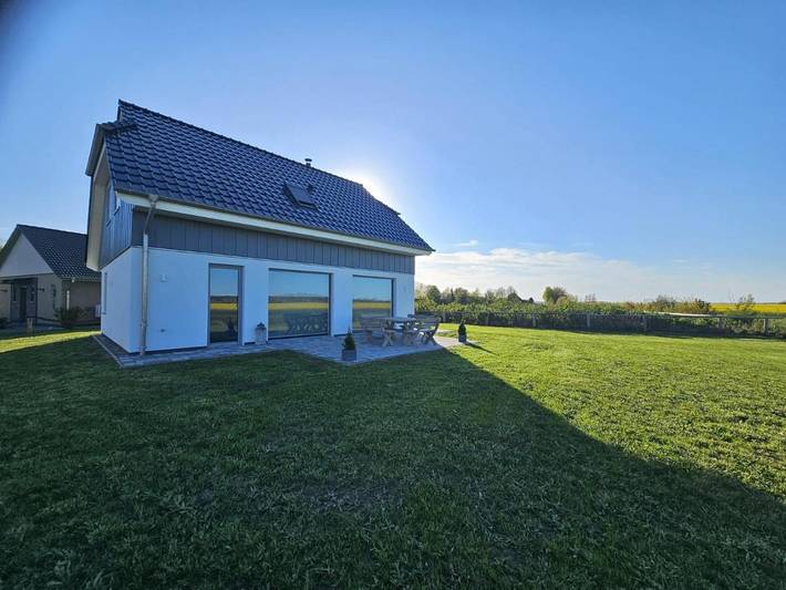 Ferienhaus für 5 Personen, mit Whirlpool und Terrasse sowie Garten und Sauna in Altenpleen