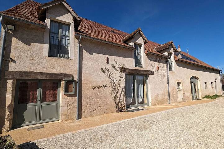 Gîte pour 14 personnes, avec terrasse, animaux acceptés à Mauvières