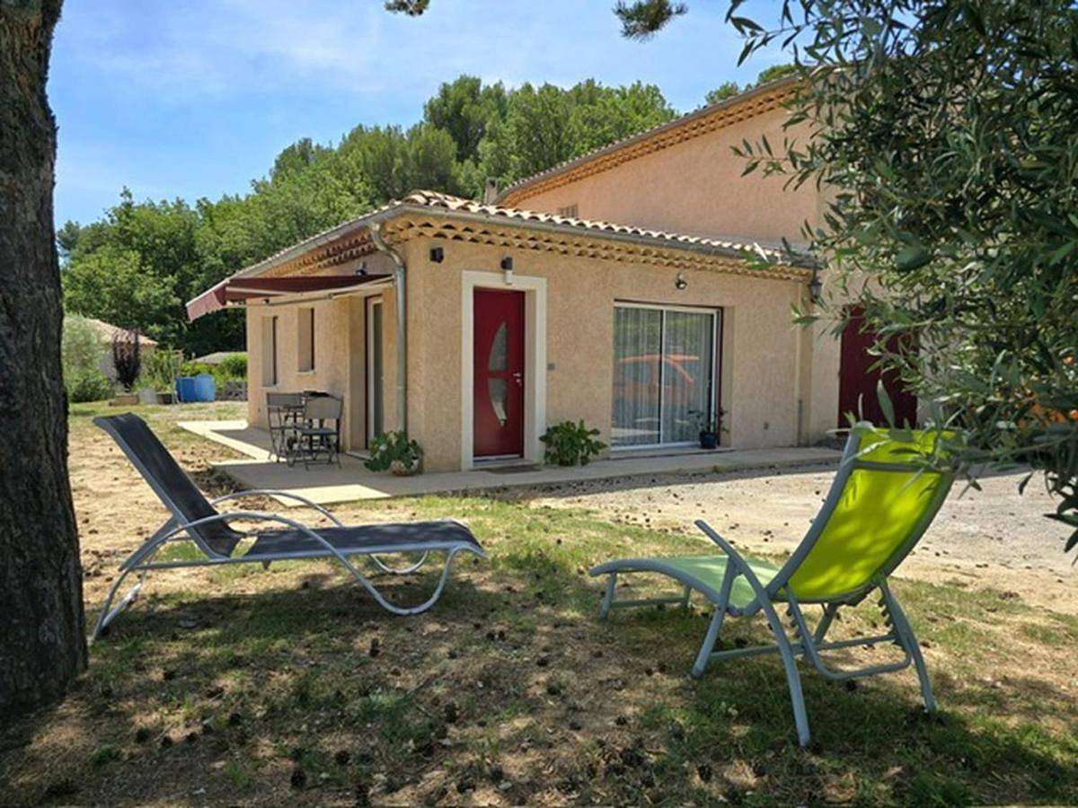 Appartement entier, One-Bedroom Apartment in Sainte-Tulle, Parc naturel régional du Luberon