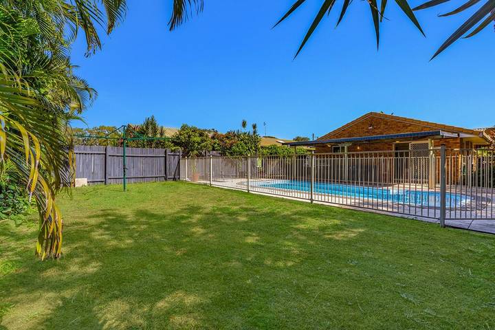 Holiday home for 5 people, with terrace and garden in Coolum Beach