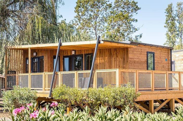 Chalet für 4 Personen, mit Terrasse und Pool sowie Garten - 1