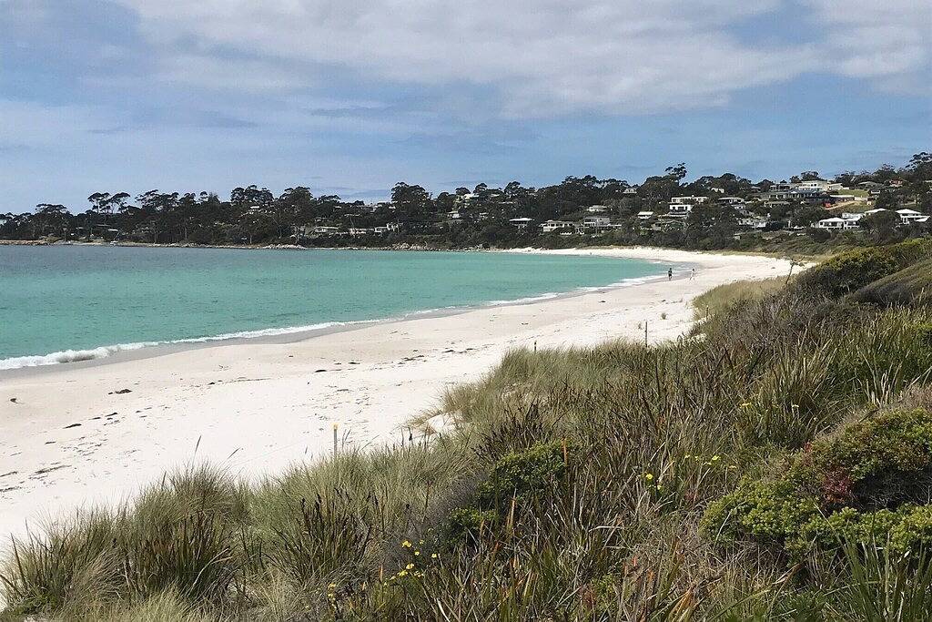 Binalong Beach Cottage Beachfront Next door to restaurant. King Bed for couples in Tasmanien