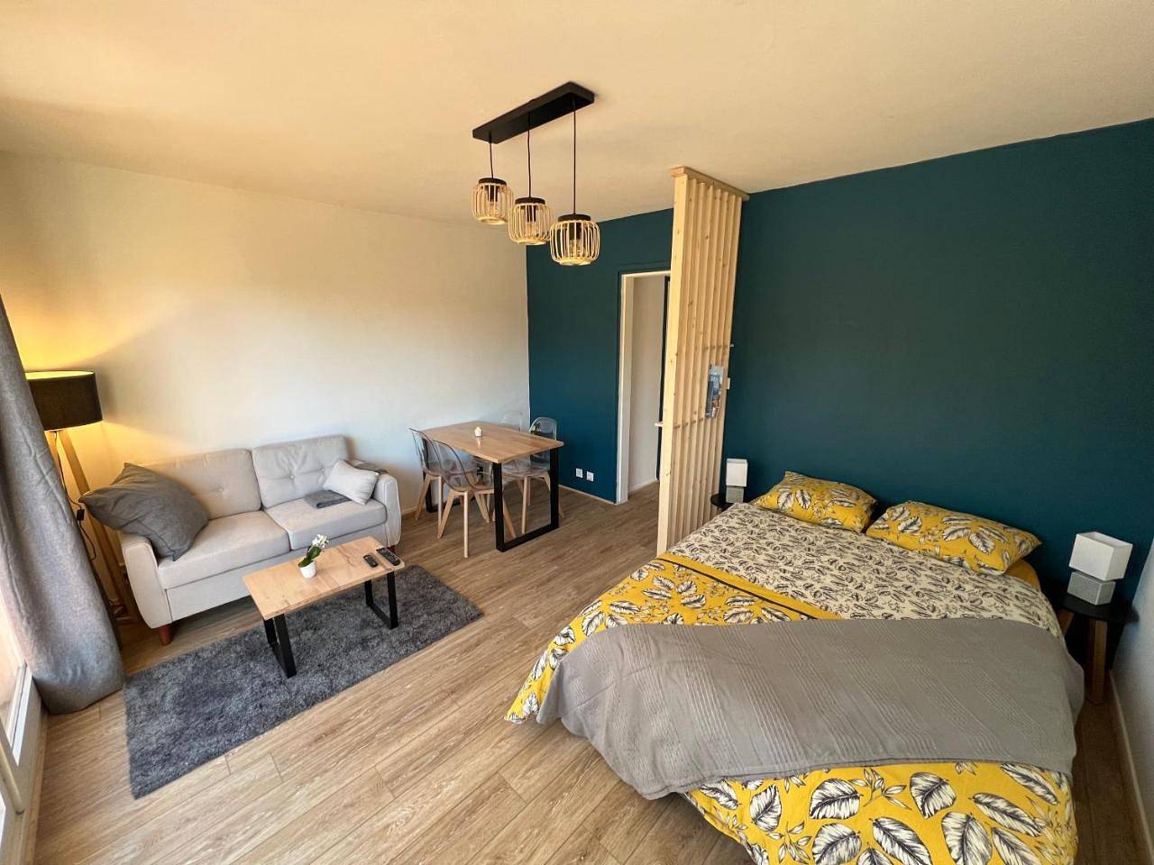 Appartement entier, One-Bedroom Apartment in Valognes, Côte de la Déroute