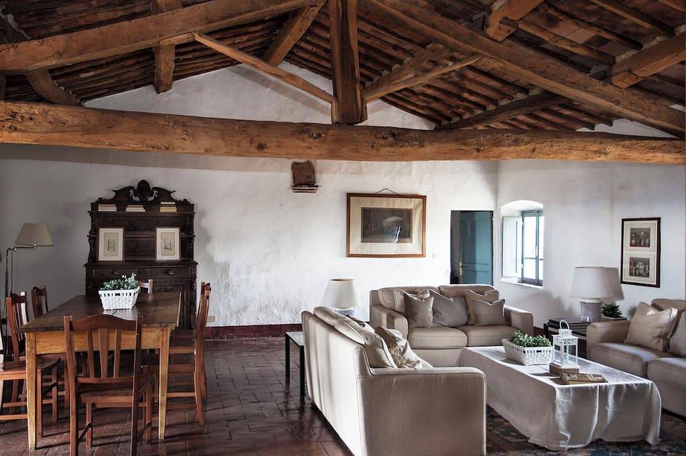 Podere Sangiovese, pool and view in Chianti region in Lilliano, Castellina in Chianti