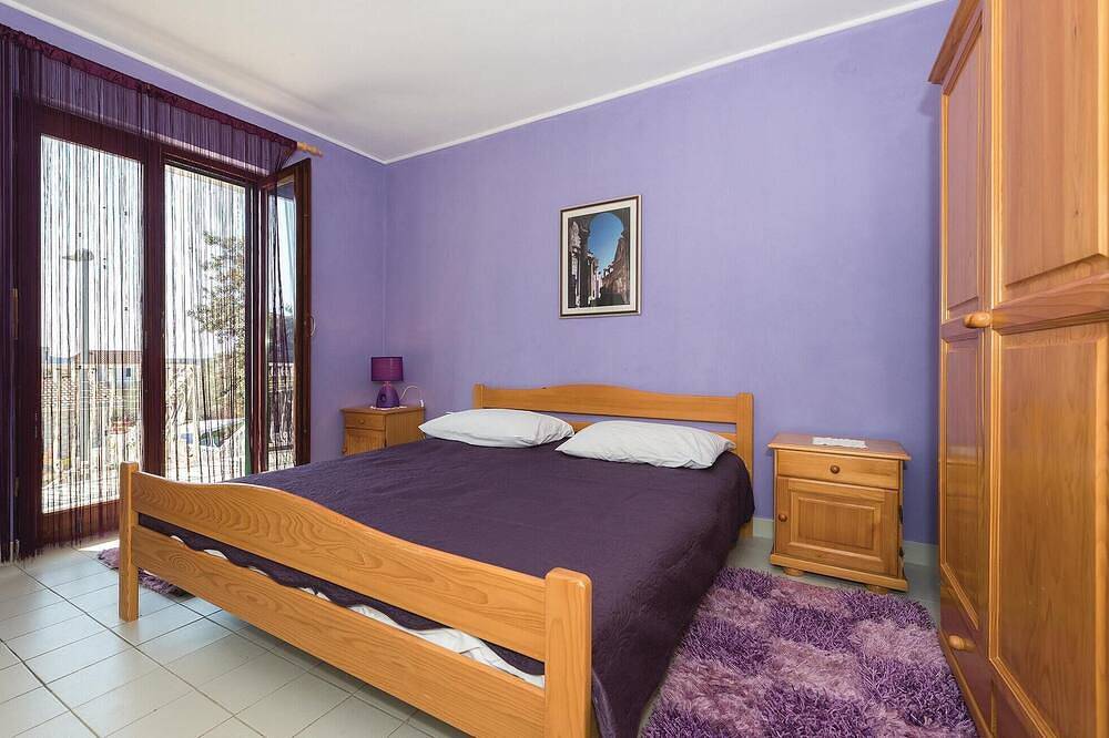 Entire apartment, 2 bedroom gorgeous apartment in Rogoznica in Rogoznica, Šibenik-Knin